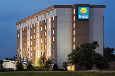 COMFORT INN & SUITES PRESIDENTIAL $112 ($̶1̶3̶5̶) .